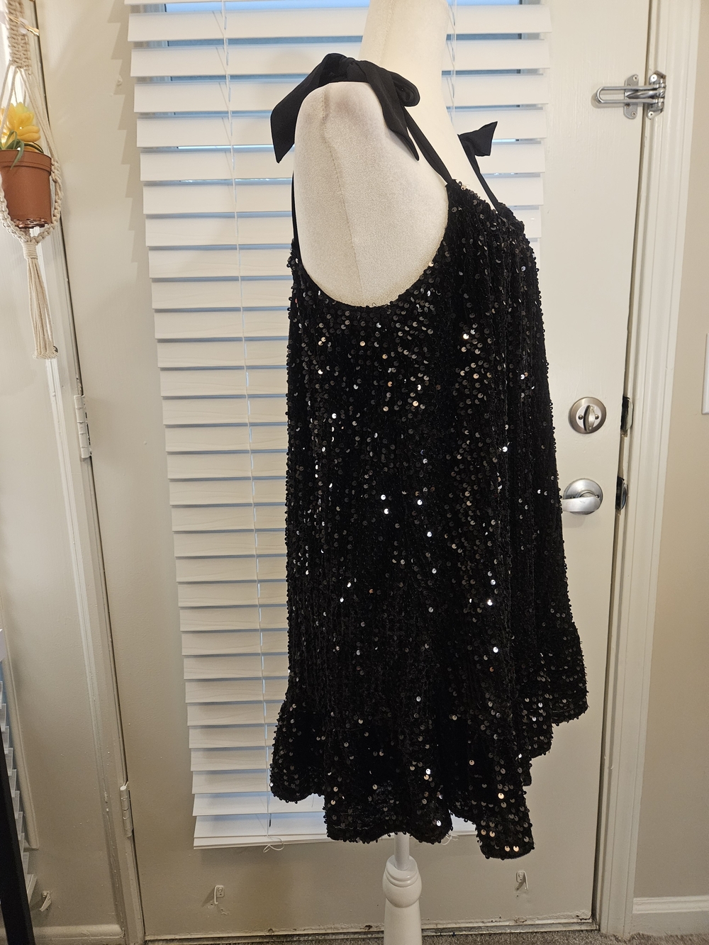 Chelsea & Violet Black Sequin Shift Trapeze Mini Dress Tie Straps Size Medium - Picture 4 of 8